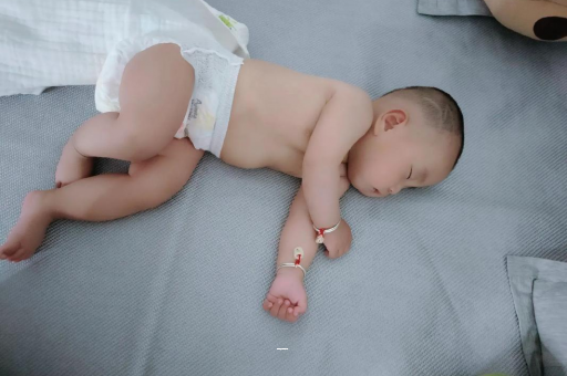 榆林宝宝先长上牙还是下牙